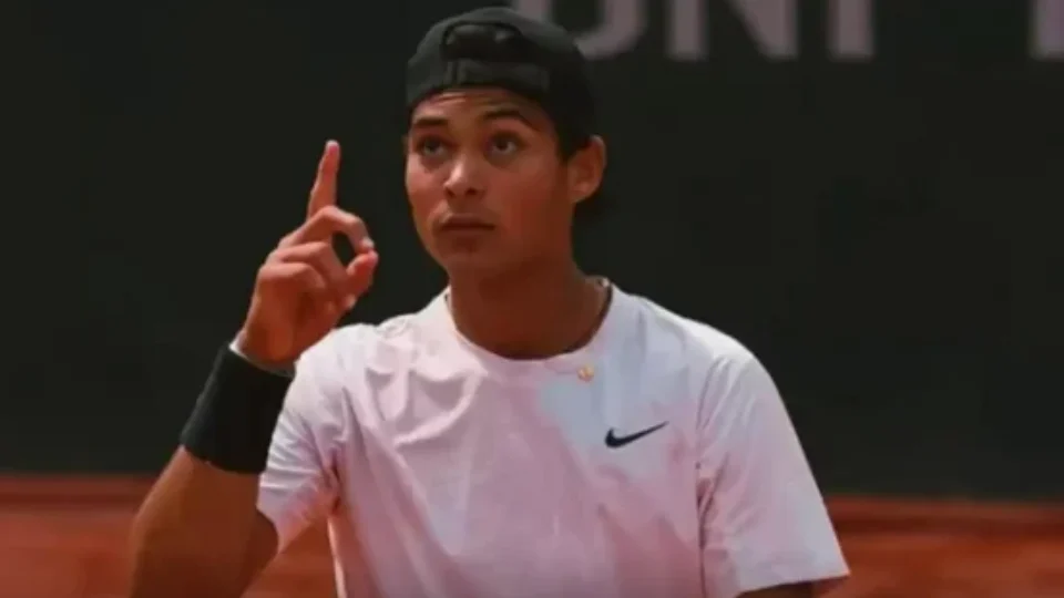 Guto Miguel se torna 1º brasileiro campeão juvenil em Roland Garros