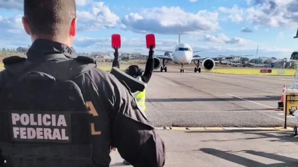 PF apreende 107 kg de drogas e prende 12 pessoas no Aeroporto de Guarulhos