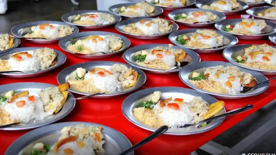 Escolas de SP abrem inscrições para alimentação durante as férias