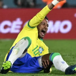 Exame aponta melhora, mas Neymar segue fora dos treinos e desfalca estreia da Seleção nos EUA