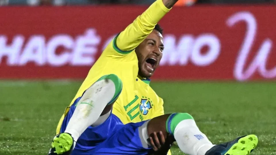 Exame aponta melhora, mas Neymar segue fora dos treinos e desfalca estreia da Seleção nos EUA
