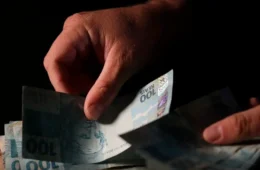 Brasileiros sacaram em abril R$ 482,8 milhões esquecidos em bancos