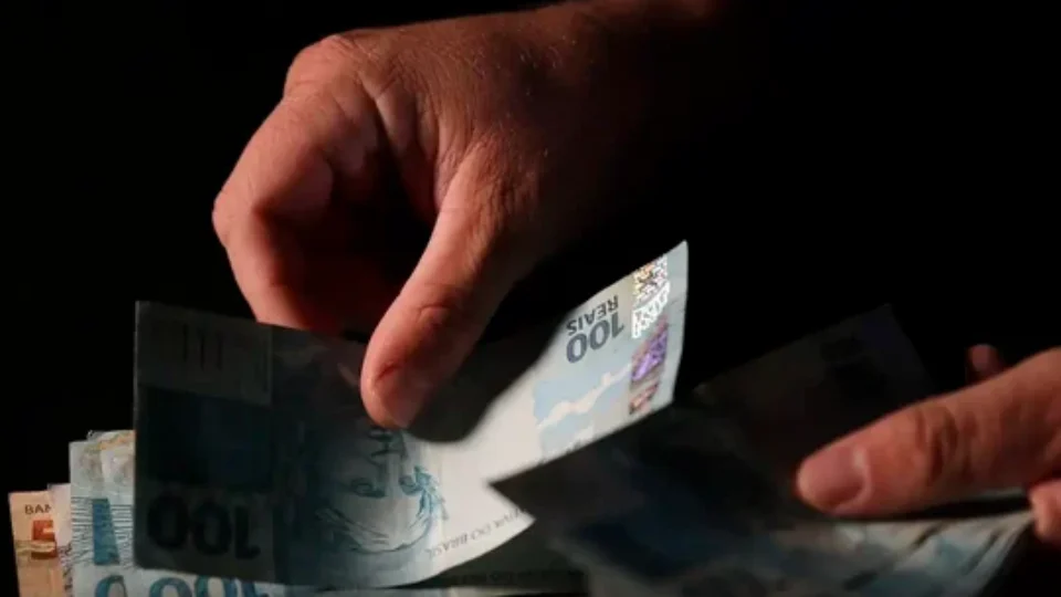 Brasileiros sacaram em abril R$ 482,8 milhões esquecidos em bancos