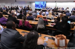 CCJ da Câmara adia análise da PEC da redução da maioridade penal