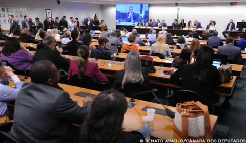 CCJ da Câmara adia análise da PEC da redução da maioridade penal