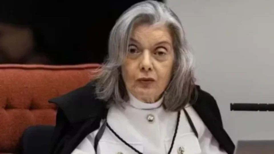 Cármen Lúcia alerta para riscos da inteligência artificial nas eleições e vê ameaça à liberdade de voto