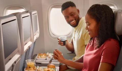 Emirates reaproveita 88 toneladas de plástico de serviços a bordo