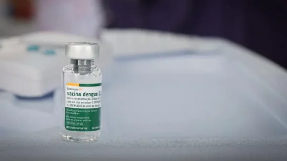 Butantan mantém estudo sobre vacina da dengue em idosos