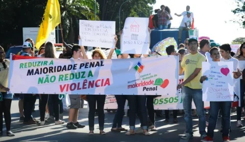 Entidades criticam projeto que reduz maioridade penal aprovado na CCJ