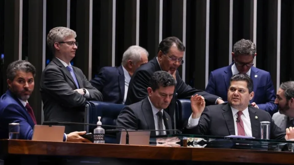 Senado aprova uso do Fundo do Pré-Sal para dívidas do agro