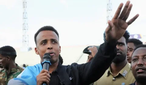Após veto de entrada nos EUA, árbitro somali Omar Artan é escalado para apitar a Supercopa da Uefa