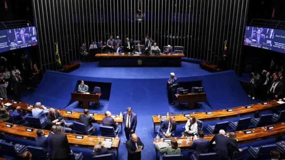 Alcolumbre trava tramitação da PEC do fim da 6×1 no Senado