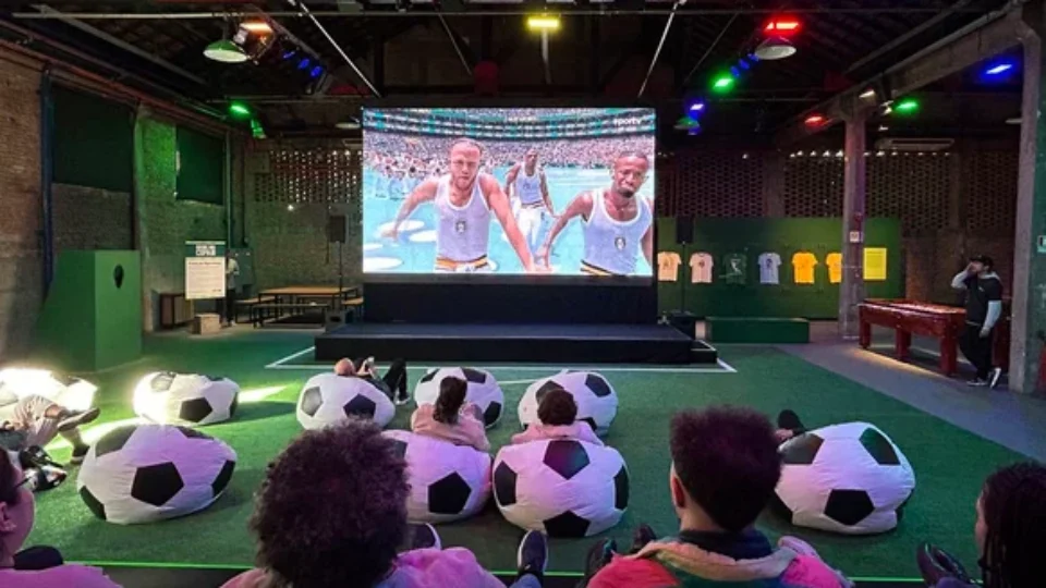 Sesc São Paulo lança programação gratuita voltada ao universo do futebol durante torneio internacional