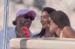 Fofocas ou memes? Kim Kardashian, Lewis Hamilton e Khloé caem na risada em iate