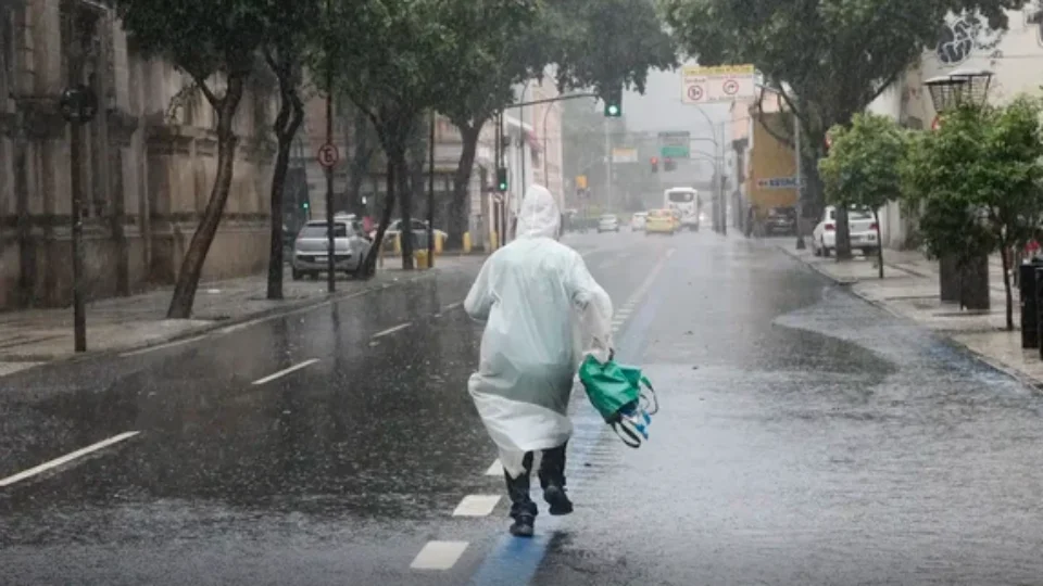 Sul, Sudeste e Centro-Oeste podem ter final de semana de chuva intensa