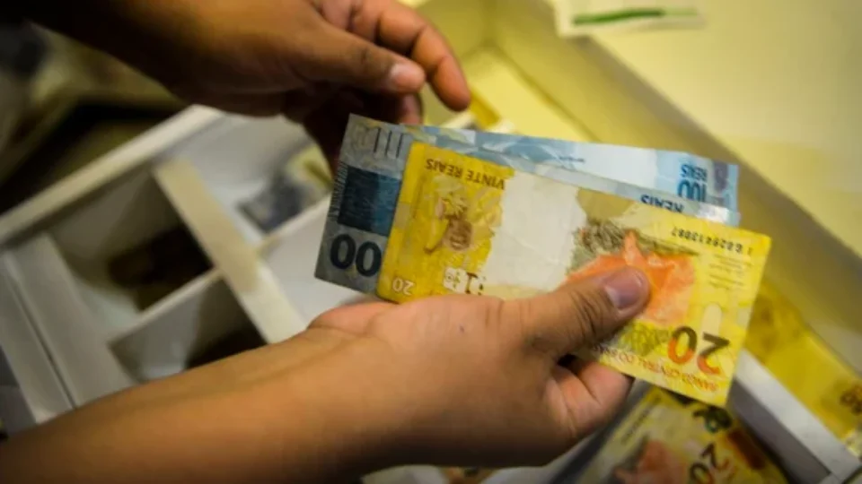 INPC, inflação usada para reajustar salários, soma 4,42% em 12 meses
