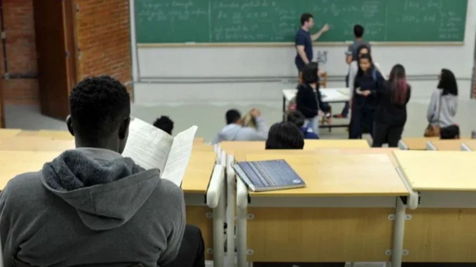 Instituições têm até 15 de junho para aderir ao Fies do 2º semestre