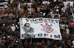 Sócrates, ídolo do Corinthians e da seleção, recebe honraria na Alesp