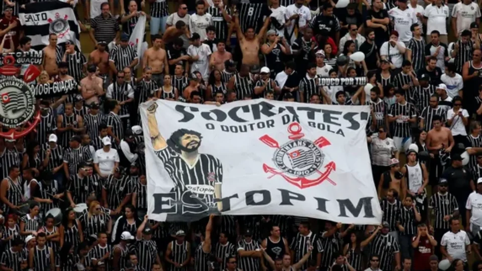Sócrates, ídolo do Corinthians e da seleção, recebe honraria na Alesp