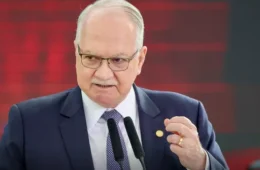 Fachin defende STF após Itália apontar parcialidade no caso Zambelli