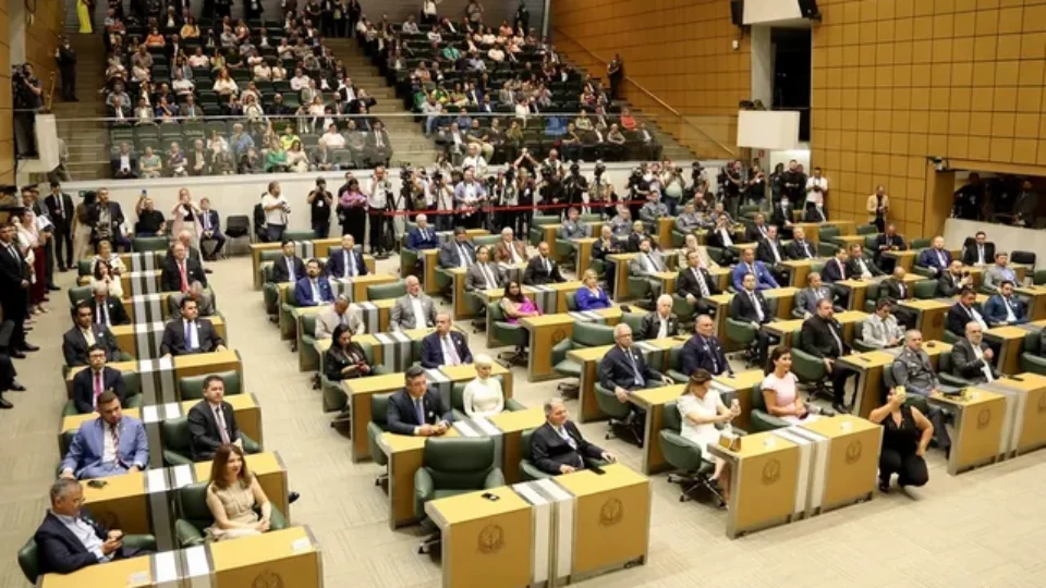 Farra do dinheiro público: Assembleia de SP gasta R$ 4 milhões em anúncios e vira alvo de denúncia: “São deputados ou blogueiros?”