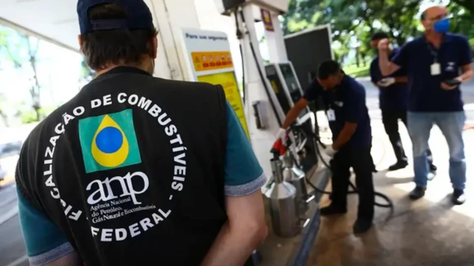 Em três meses, ANP fez 21 autuações por preço abusivo de combustível