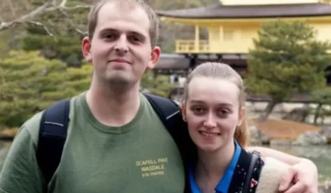 Tragédia revelada por tecnologia: mulher descobre morte do marido após receber alerta de relógio inteligente durante banho