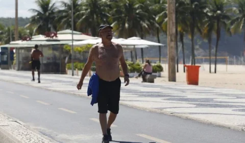 Investigação no Rio: Idoso de 69 anos é agredido com “mata-leão” e socos em Copacabana por motivação política