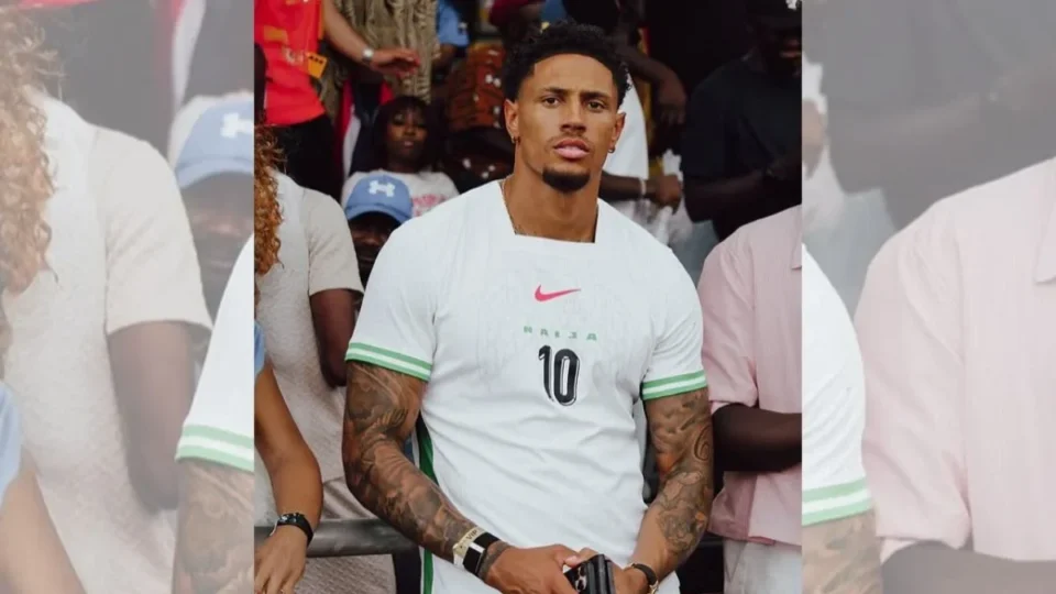 Sucesso nas redes: Goleiro da Nigéria viraliza por causa da beleza e vira alvo de elogios até de famosas brasileiras