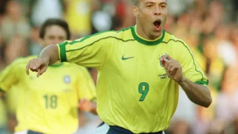 Há 28 anos, Ronaldo marcava contra Marrocos o primeiro de seus 15 gols em Mundiais