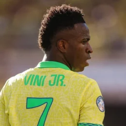 Fim do primeiro tempo! Brasil sofre susto, mas Vini Jr. garante empate por 1 a 1 contra o Marrocos em estreia movimentada