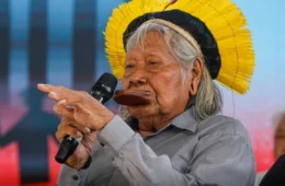 Cacique Raoni volta a ser internado em estado grave no Mato Grosso