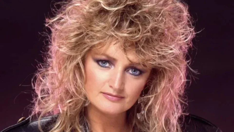 Bonnie Tyler acorda após semanas em coma e segue internada na UTI em Portuga