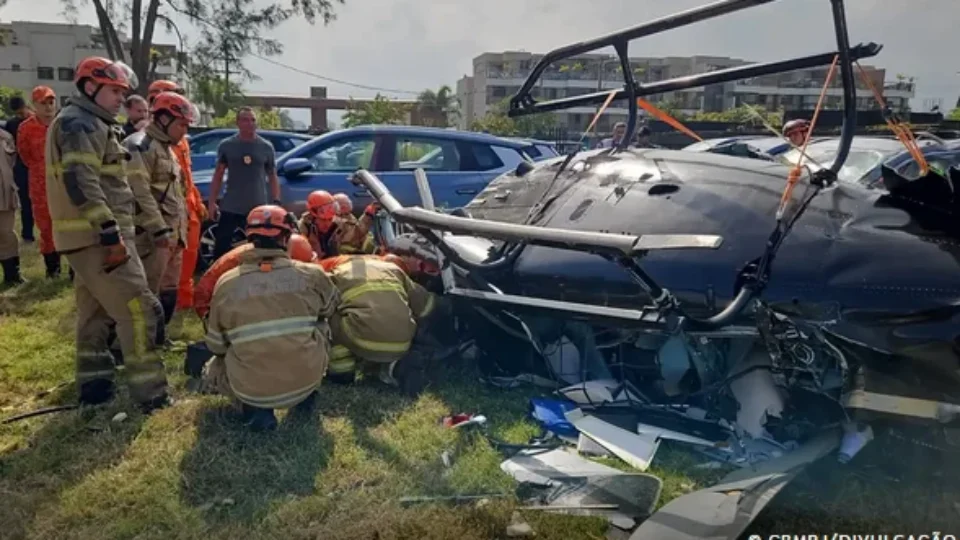 Anac investiga se helicóptero que colidiu no Rio fazia transporte clandestino