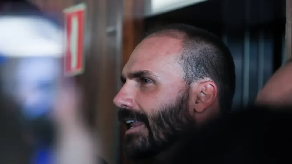 Por unanimidade, STF condena Eduardo Bolsonaro no caso do tarifaço