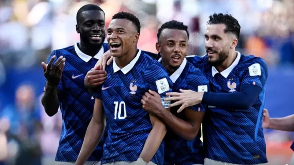 Massacre no fim: Mbappé brilha, passa Pelé e França destrói Senegal em estreia eletrizante no torneio mundial