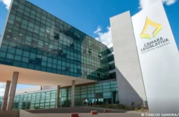 Deputados distritais extinguem jornada 6×1 de terceirizados