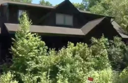 Homem compra casa em leilão e encontra três cadáveres escondidos na propriedade