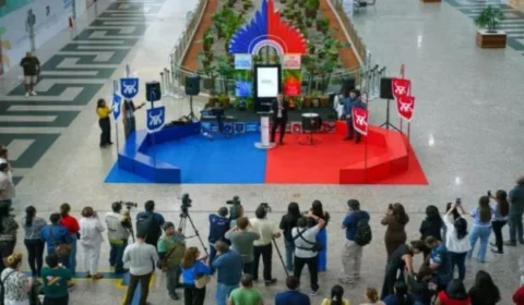 Manaus Airport recebe turistas com programação especial inspirada no Festival de Parintins