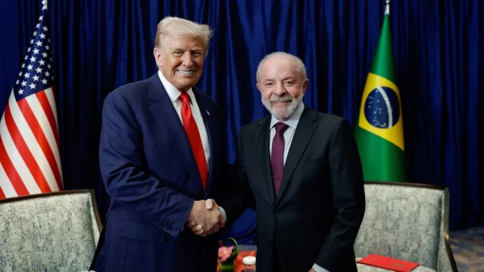 O aperto de mão gelado entre Lula e Trump e o recado nas entrelinhas do G7