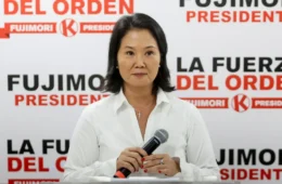 Fujimori se aproxima da presidência do Peru e Sánchez convoca protesto