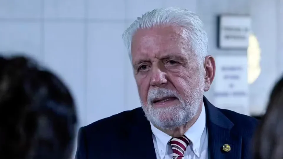 “Tentei ajudar minha filha”: Jaques Wagner dá explicações sobre dinheiro apreendido e imóvel em Salvador após operação da PF