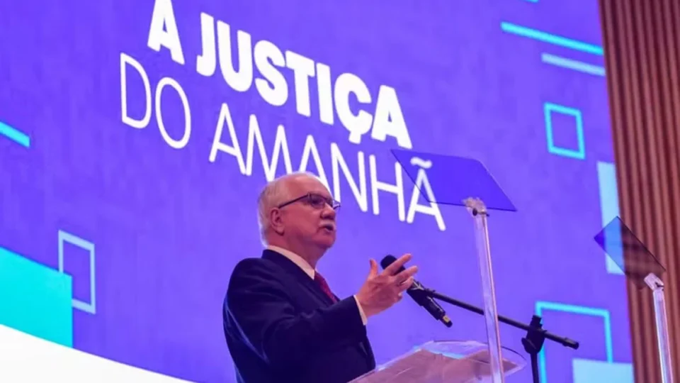 Fachin diz que espera regras do STF para supersalários ainda em junho