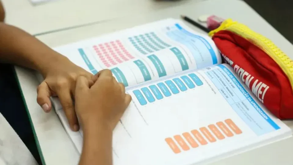 Brasil atinge, em 2025, a menor taxa de analfabetismo do país desde 2016, início da série histórica