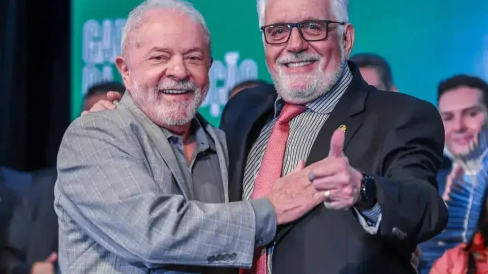 Pressão por saída de Jaques Wagner cresce e testa o silêncio de Lula