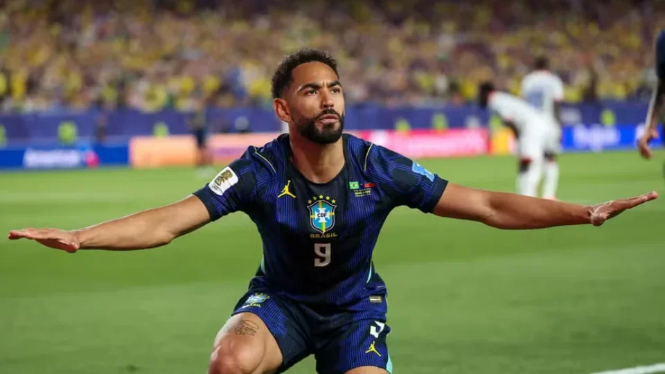 Brasil desencanta, atropela a retranca do Haiti no primeiro tempo e encaminha vitória no torneio mundial