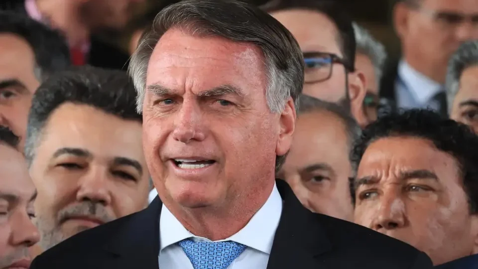 Moraes autoriza defesa de Bolsonaro a acompanhar depoimento sobre arma apreendida
