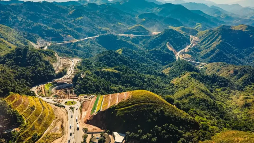 Governo inaugura primeira etapa da rodovia na Serra das Araras, no Rio