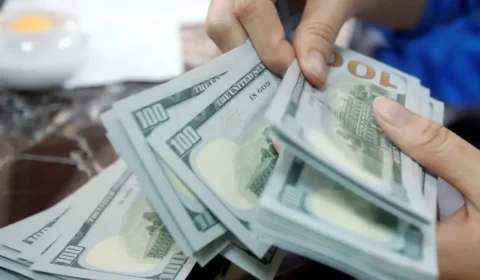 Dólar sobe a R$ 5,20 e volta a atingir maior valor em três meses