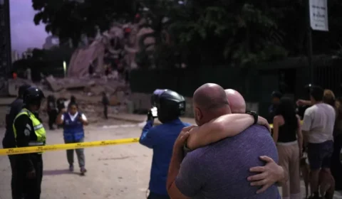 Agência dos EUA diz ser provável milhares de mortes após terremoto na Venezuela